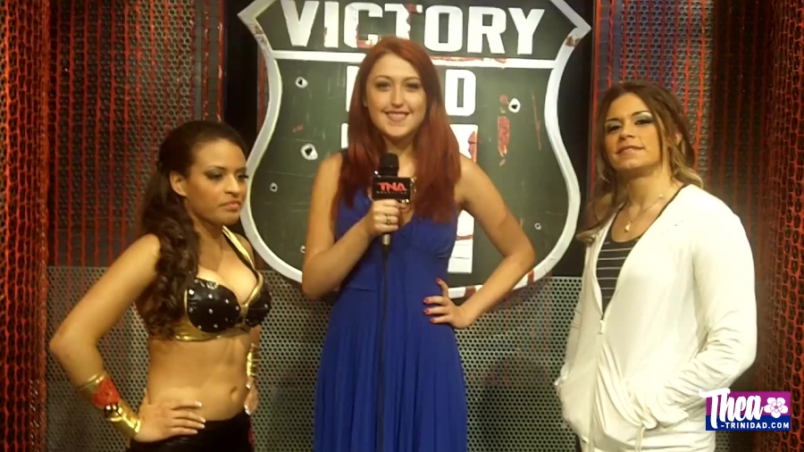 Val_with_Sarita_and_Rosita_Before_Tonight_s_Victory_Road_01.jpg