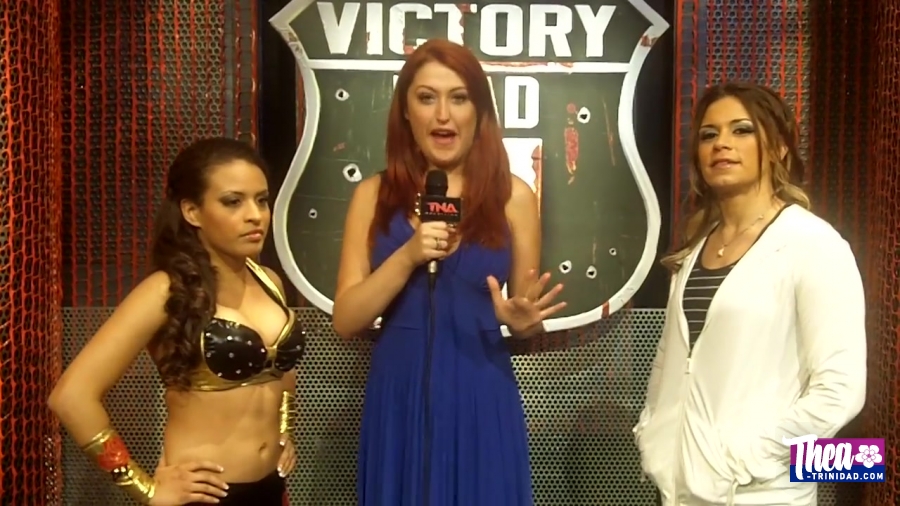 Val_with_Sarita_and_Rosita_Before_Tonight_s_Victory_Road_06.jpg